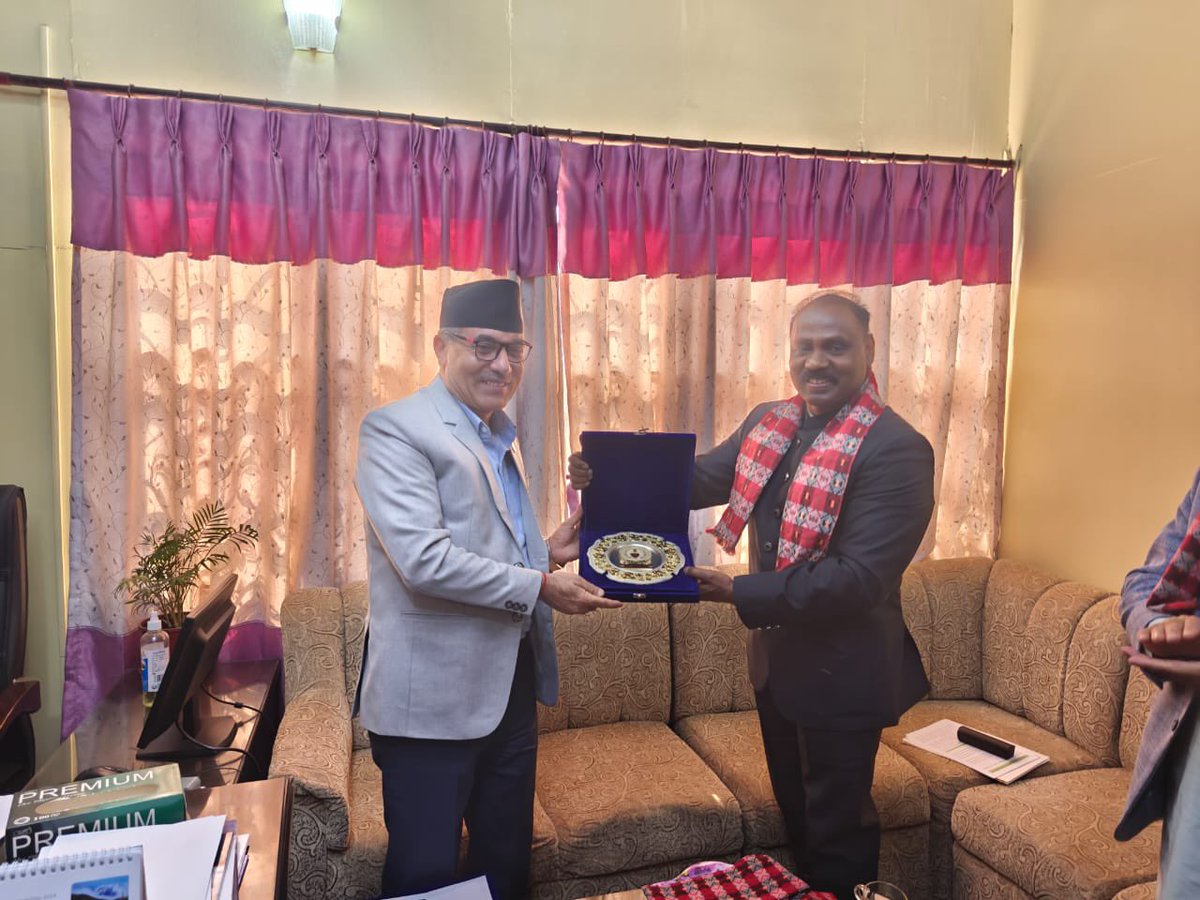 CAG 🇮🇳 Sh. Girish Chandra Murmu called on the Hon'ble Chairman of Public Account Committee of 🇳🇵Parliament Mr. Rishikesh Pokharel and discussed mutual cooperation in the field of public sector audit. Press Release👉shorturl.at/otEF4 🇮🇳🤝🇳🇵 @MEAIndia