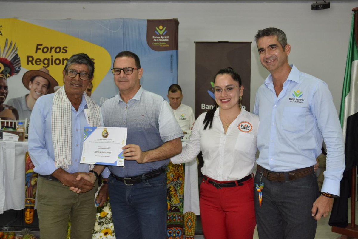 Hoy en Puerto Asís (Putumayo) entregamos créditos a 15 pequeños productores para impulsar sus proyectos agropecuarios. ¡Seguimos apoyando la reactivación del campo colombiano en todas las regiones del país! #CrecerJuntosEsPosible