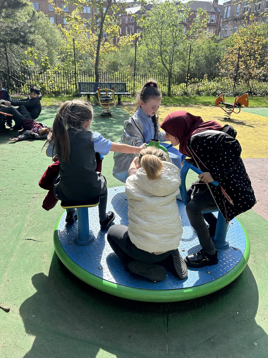 P3/2 enjoyed some sunshine and fun at the #HappyPark today 😎! #LocalCommunity #PlayIsTheWay #RightsRespectingStCharles
