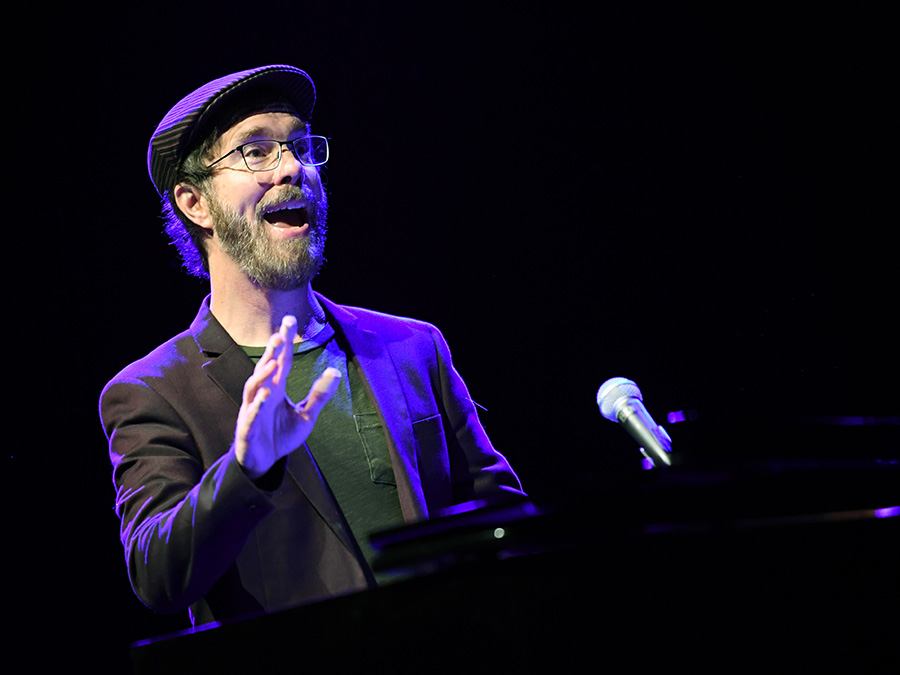 Ben Folds is returning to the crowd favorite gimmick of having fans request a song via paper airplane sls.fm/ktZ2