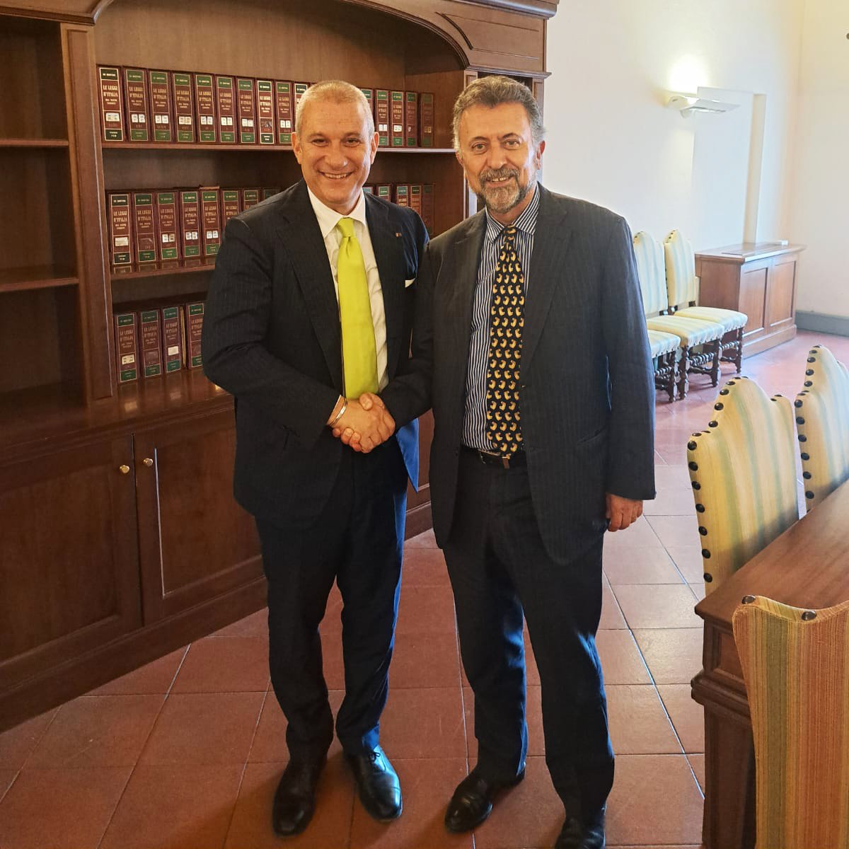 Oggi ho incontrato l’Ambasciatore del Messico in Italia, @cgarciadealba. Ho apprezzato il suo modo di pensare fuori dagli schemi, che ci ha permesso di discutere a livello economico, valutando nuove forme di collaborazione fra i nostri Paesi. @EmbaMexIta @FratellidItalia