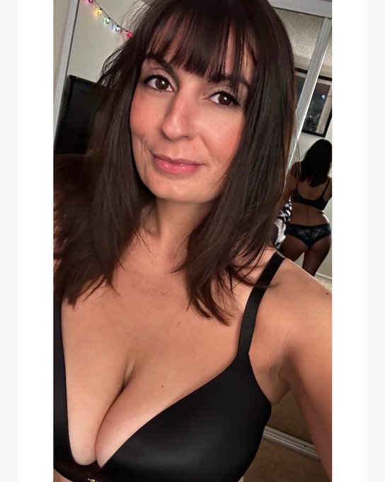 Sometimes it&rsquo;s important to reflect🪞 @VictoriasSecret @VSPINK #vspink #victoriassecret #black #bra #blackbra<a class="tags" target="_blank" title="On Twitter" href="/?out=eyJ0eXAiOiJKV1QiLCJhbGciOiJIUzUxMiJ9.eyJpYXQiOjE3MjA1MTI1MDksImlzcyI6InR3cG9ybnN0YXJzLmNvbSIsIm5iZiI6MTcyMDUxMjUwOSwiZXhwIjoxNzUyMDQ4NTA5LCJyZWRpcmVjdF91cmwiOiJodHRwczovL3R3aXR0ZXIuY29tL1ZpY3Rvcmlhc1NlY3JldCJ9.FryawM7KbI4DFQ1IECQVnyUjT52eAMXuJyxyDqA_AxhYHN5j-vMmExuU0xL3Emu0HmBcS-INHGkd2_C_XJ3OuQ">@VictoriasSecret</a><a href="/tag/booty"class="tags"><span>#booty</span></a><a href="/tag/black"class="tags"><span>#black</span></a><a href="/tag/butt"class="tags"><span>#butt</span></a><a href="/tag/reflection"class="tags"><span>#reflection</span></a><a href="/tag/victoriassecret"class="tags"><span>#victoriassecret</span></a>