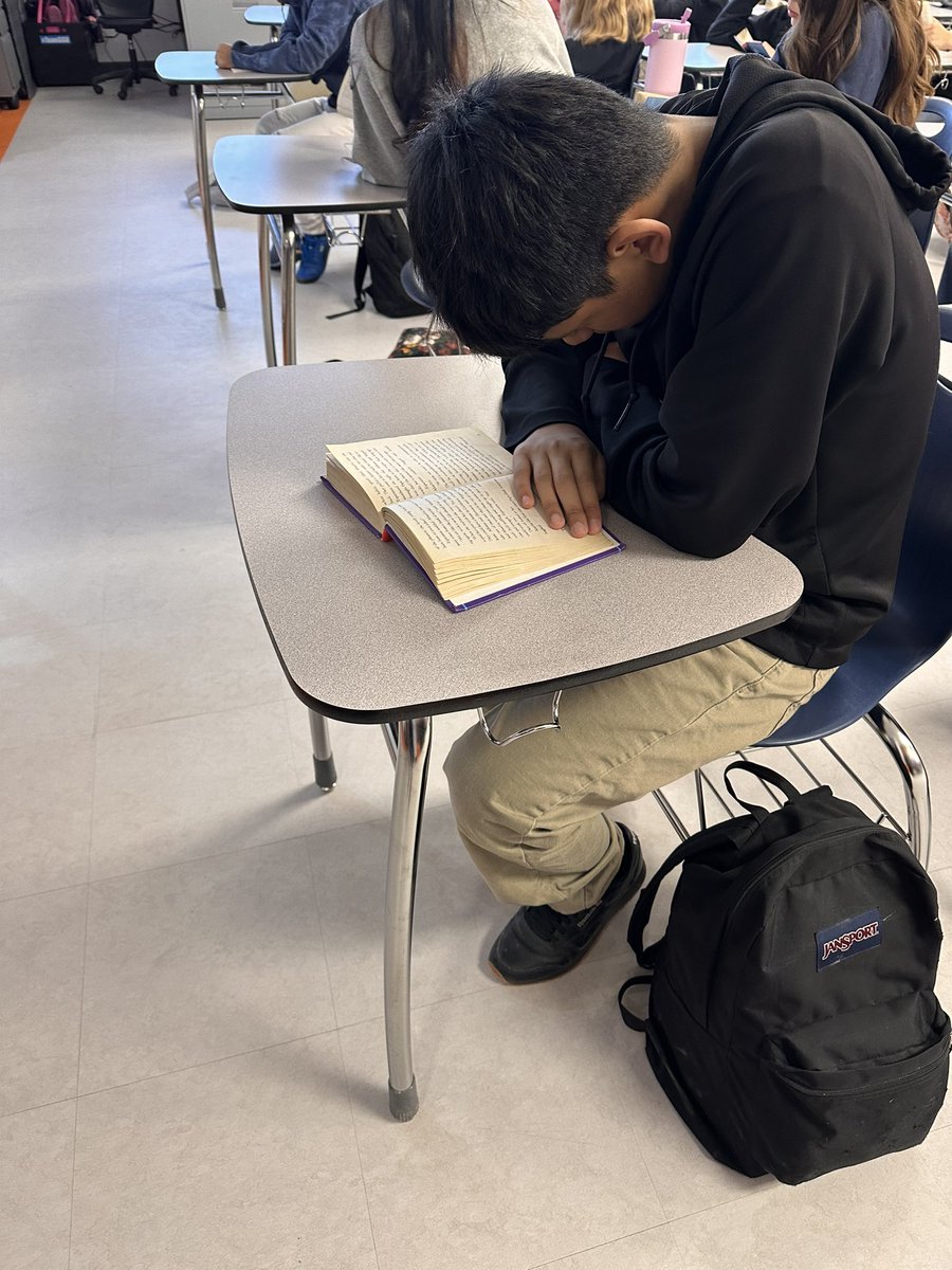 Students love reading and discussing. They our enjoying actually holding a novel in their hands. 📖 💜 “Esperanza Rising” 🌹 “There is not rose without thorns” 🌹 #LiveTheMission #GreatnessOnTheHorizon @Eastlake_Middle