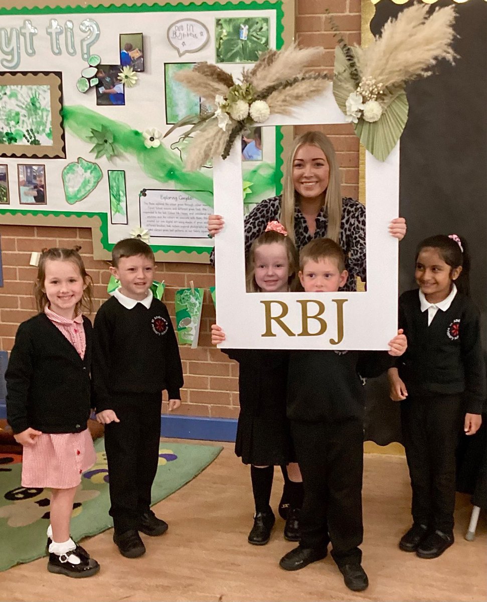 Miss Jones tweet media