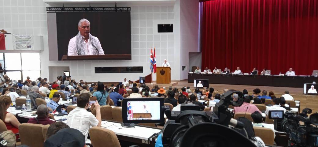 .@DiazCanelB clausura el Encuentro Internacional de Solidaridad con #Cuba 🇨🇺 y 🆚 el Imperialismo. A los delegados les agradeció su presencia en La Habana y les ratificó que más de 4 millones de cubanos celebraron el #1Mayo en respaldo a la Revolución y el socialismo.