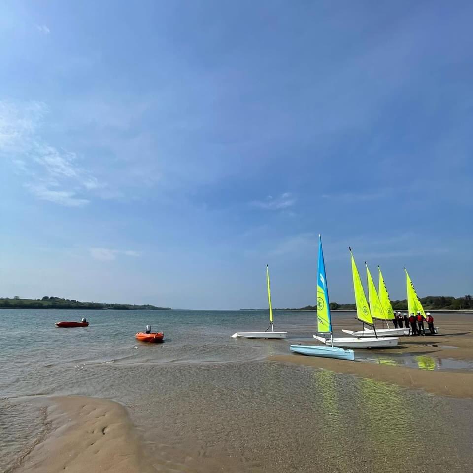 North Wales is pulling out all the stops for our visitors from @wiltshirecollege who are learning to sail as part of a residential visit. You too could LEARN TO SAIL with us. We provide all of the kit, expert instructors and location…..Book now! plasmenai.wales/book/courses/s…