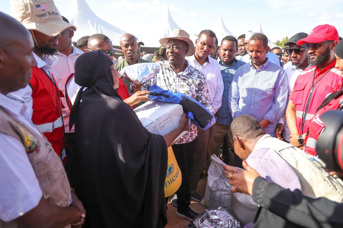 Thank you, H.E. Deputy President @Rigathi Gachagua, for your continued leadership in response to the ongoing floods in the country. The Kenya Red Cross was honored to be part of the government-led delegation that brought leaders from Garissa County, including top government…