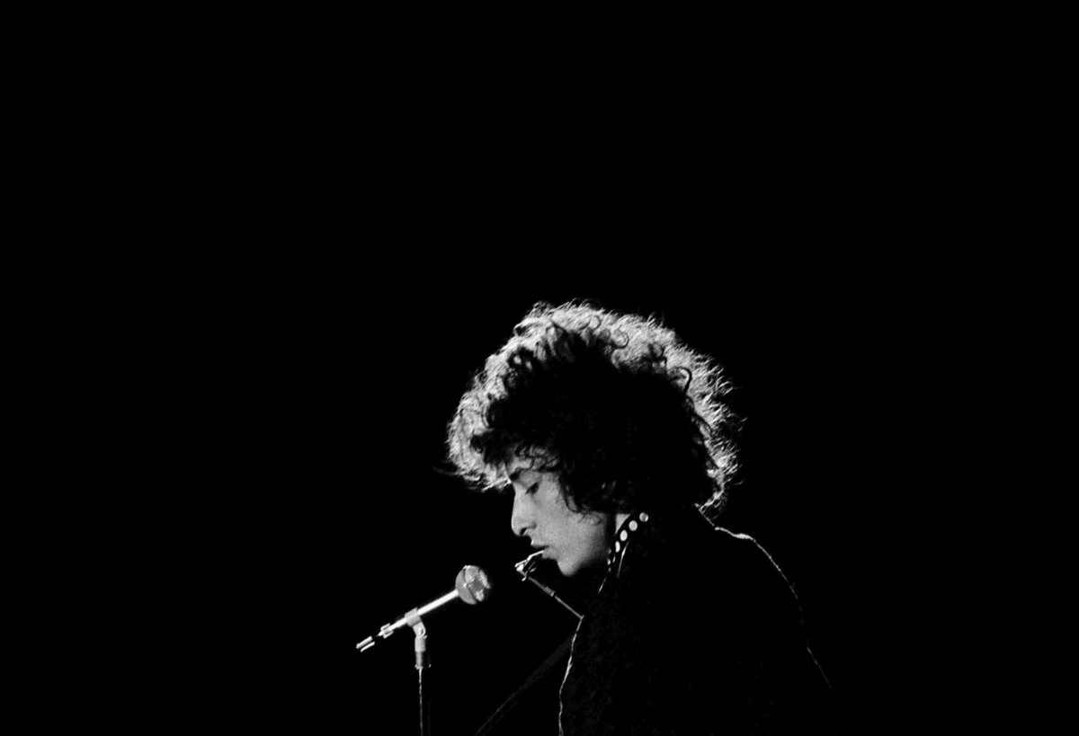 Bob Dylan perfroms in KB Hallen, Copenhagen, 1966. 📸: Bent Rej. #BobDylan #Dylan