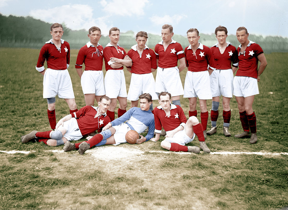 #WISPOG mecz godny finału! Poniżej zdjęcie drużyny Wisły z 1926 roku, która wygrała jedyną w międzywojennej Polsce edycję krajowego pucharu.

Brawo Wisła!