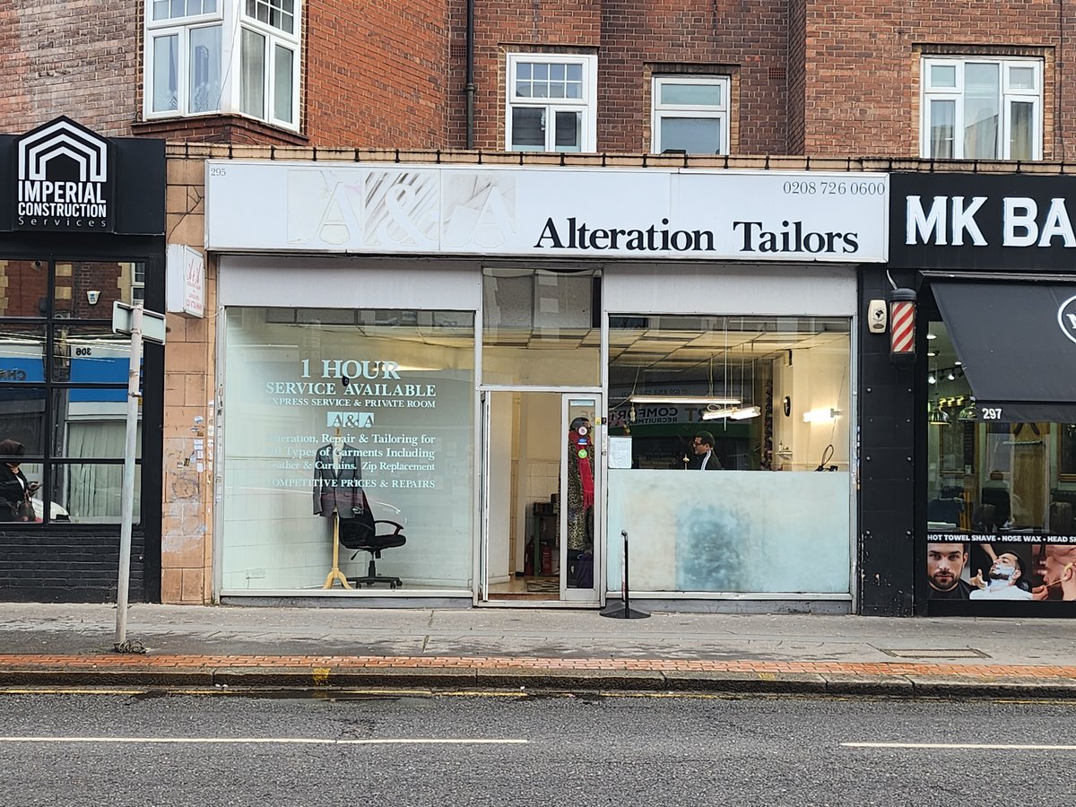 EachEstate's tweet image. #Investment #RetailHigh Street
#CR0, #Croydon
High Street To Long Lease 394 sf
each.co.uk/w/240121111059…
A mid-terrace ground floor lock-up shop currently occupied by A&amp;amp;A Alteration Tailors. An aluminum shop front and a visible..
Fronting the High Street, a bus route and through..