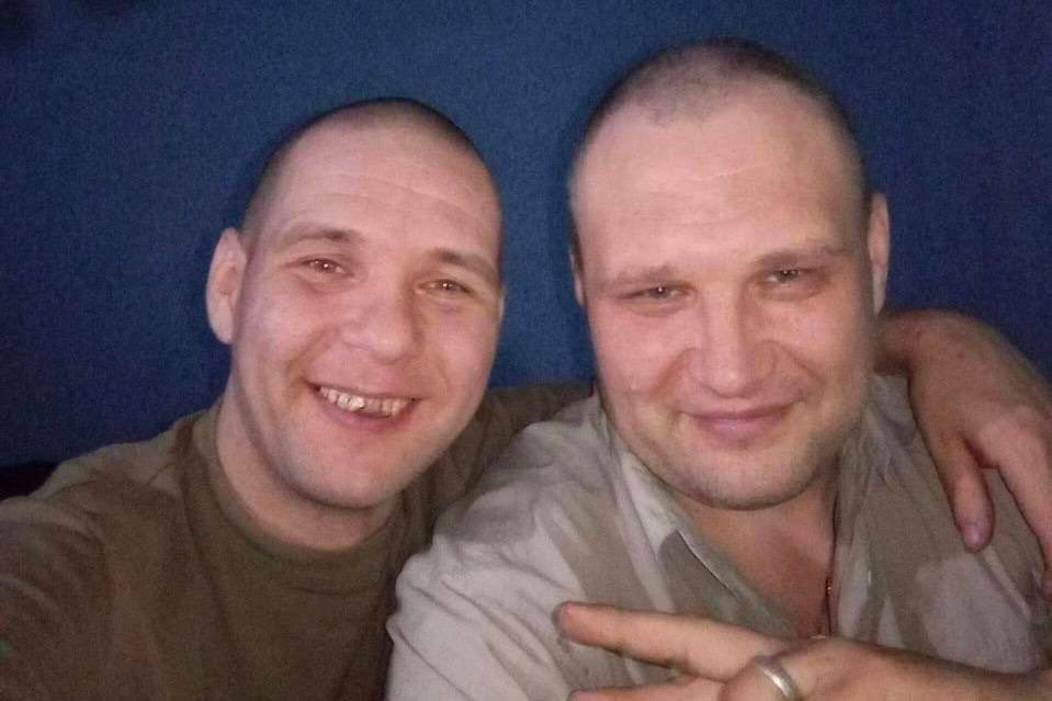 Left is 🇷🇺 Dmitriy Malyshev, who in 2015 killed a migrant from Tajikistan, cut out his heart & ate it. Right is 🇷🇺 Aleksandr Maslennikov who in 2017 killed two girls & dismembered them. Cannibal & serial killer/rapist are both fighting in Ukraine now. Buddies. #StandWithUkraine