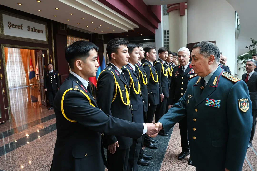 Kazakistan Savunma Ataşesi Tümgeneral Mukhamedjan TALASOV ve beraberindeki heyet, JSGA Başkanlığını ziyaret etmiştir.