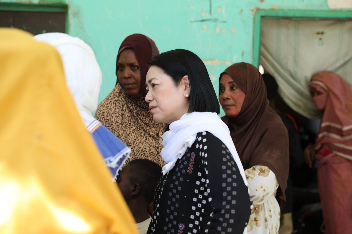 After a year of war in #Sudan, millions of women and girls urgently need health and protection services. Shoko Arakaki, @UNFPA Humanitarian Response Division Director, met displaced women in #PortSudan where we support the maternity hospital and safe spaces. #KeepEyesOnSudan