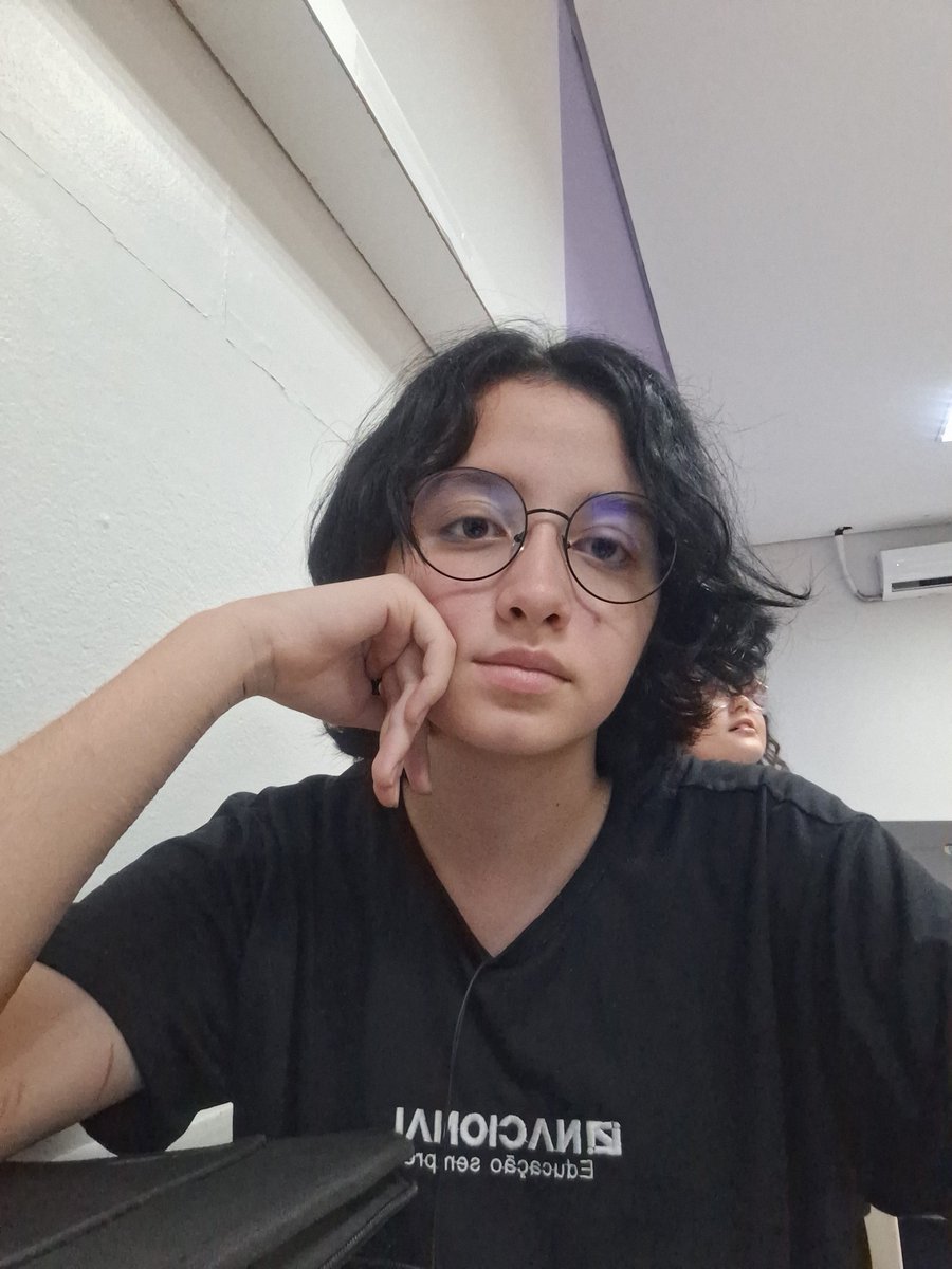 pov vc é meu chrome sem bateria na aula de sociologia