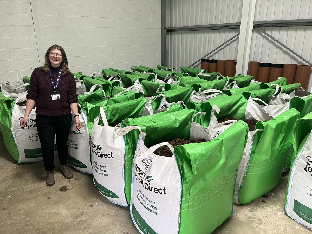 A delivery of 18 cubic meters worth of soil has made this soil scientist very happy today 😄 Can't wait to use it for the @Pulse_PEP project, building lysimeters and getting plants growing soon! 🌱☀️ #Soilscience