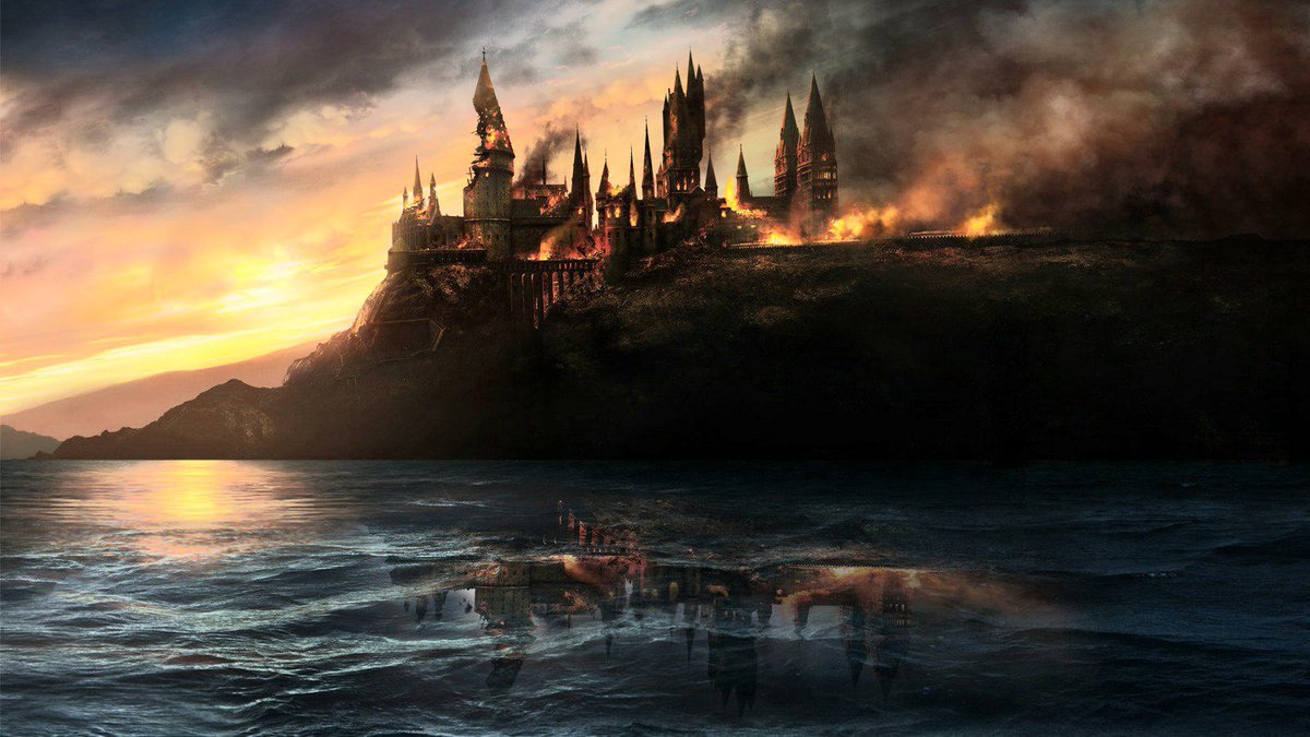 Bugün iyilik adına yapılan fedakârlıkları anmak adına anlamlı bir tarih: Hogwarts Savaşı'nın 26. yıldönümü... Tarihte bugün Lord Voldemort'u yenilgiye uğratmak uğruna birçok cadı ve büyücü hayatını kaybetti.