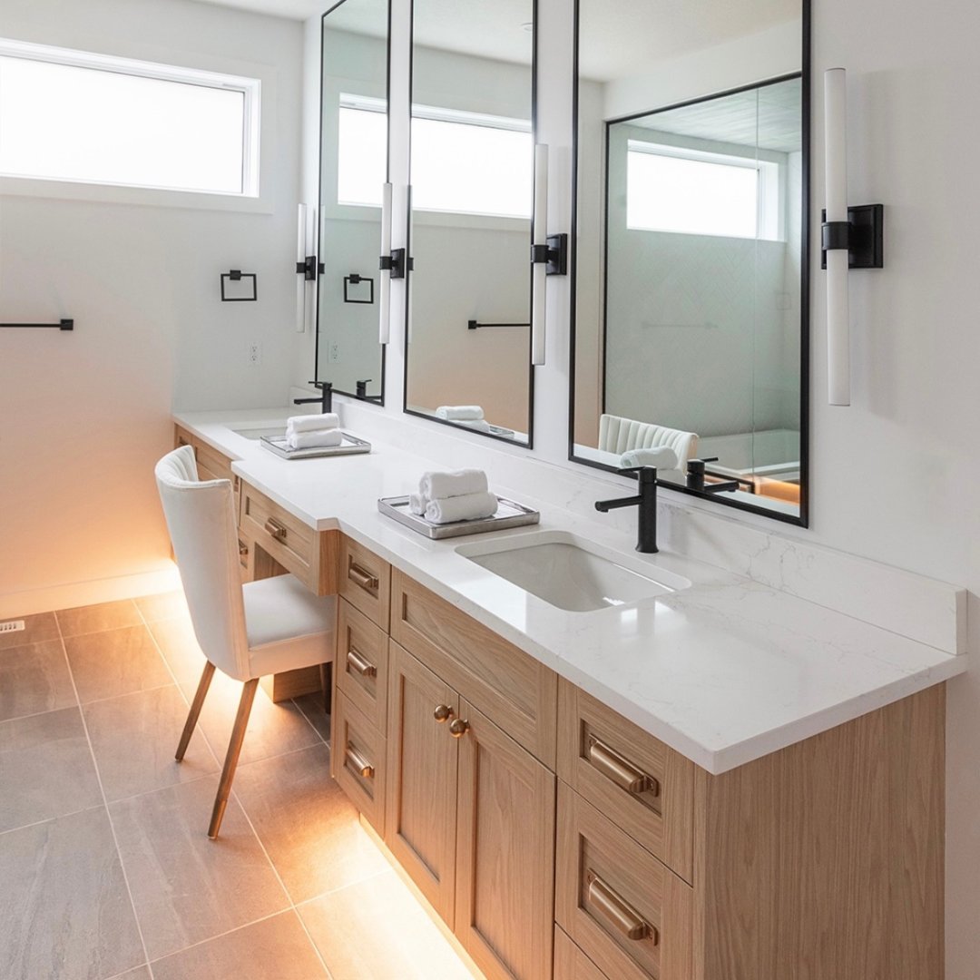 We could spend all day in this bathroom! Who else agrees that a stunning bathroom makes getting ready a lot more fun?

📸: Justin Gray Homes 

#bathroominspo #aestheticbathrooms #yeginteriordesign #yegflooring #edmonton