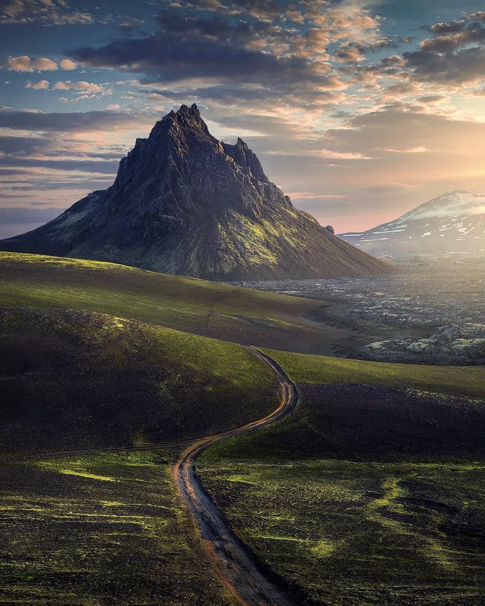 The road to Kràkatindar mountain in the Icelandic highlands. A rough but an incredibly beautiful ride