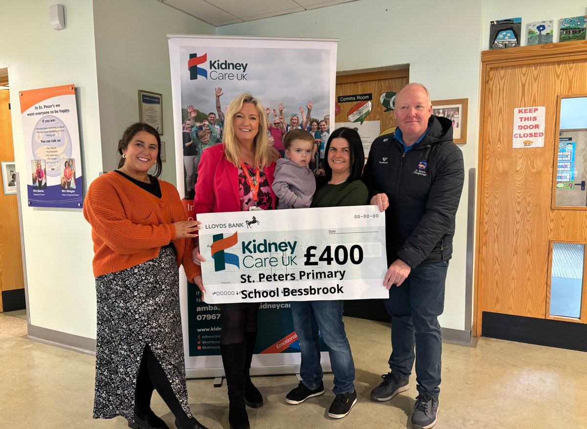 Our wee transplant hero Olly does it again 💪🦸‍♂️ THANKS to his friends, teachers & parents @ his school, St Peter’s PS #Bessbrook, for their donation of £400 to help support people & families living with #CKD @kidneycareuk #GoOlly #BessbrookBuddies 🎓🍎🧡