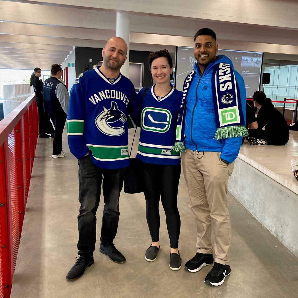 🏒Support the Vancouver @Canucks in style by donning your blue and green at the Rosemary Brown Recreation Centre! We're hosting a complimentary viewing party for Game 6 of the Stanley Cup Playoffs on Friday, May 3 at 4 pm, with festivities kicking off at 3:30 pm. 1/2
