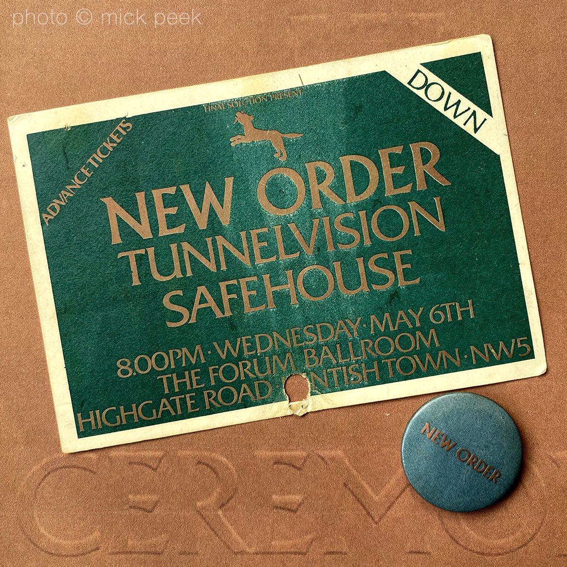 #TBT. Always regretted that I never got to see Joy Division but got to see New Order as soon as I could… this is my ticket & badge from the Forum Ballroom, in London, on 6th May 1981… 43 years ago this week!!!
 
#NewOrder #BernardSumner #PeterHook #GillianGilbert #StephenMorris