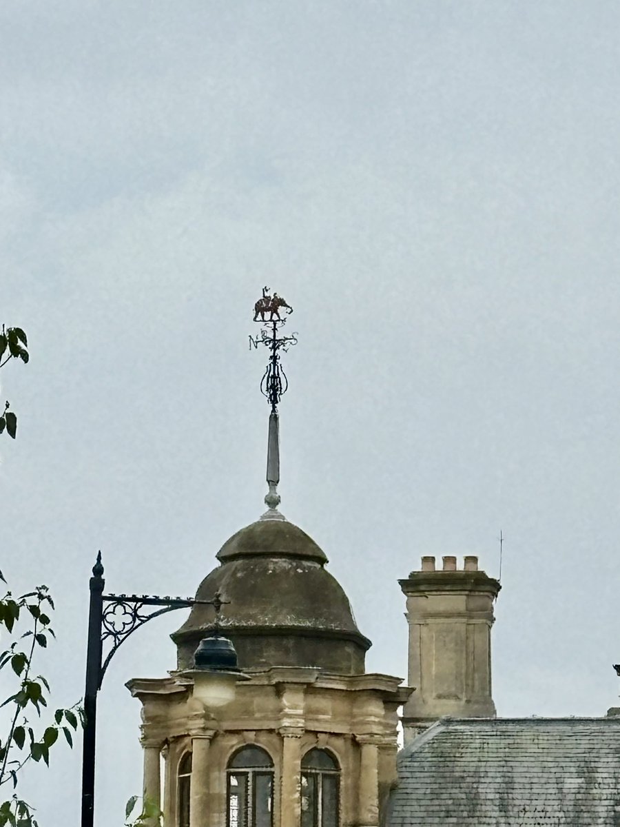 Visited @ochsoxford organised by @BridgeIndiaOrg It’s important to highlight that the Centre is free, independent & unattached to political, sectarian & financial agendas. Oxford’s history is entwined with India, it’s everywhere including the spires #education #learning #India