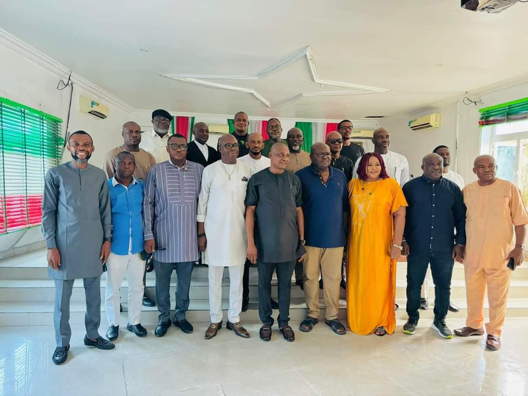 CARETAKER COMMITTEE CHAIRMEN OF THE @OfficialPDPNig Rivers State across the 23 LGAs  in a group photograph with the State Caretaker Committee Chairman and others , after the weekly devotion at the State Party Secretariat this morning.

PDP IS INTACT.

#phtwittercommunity #Wike