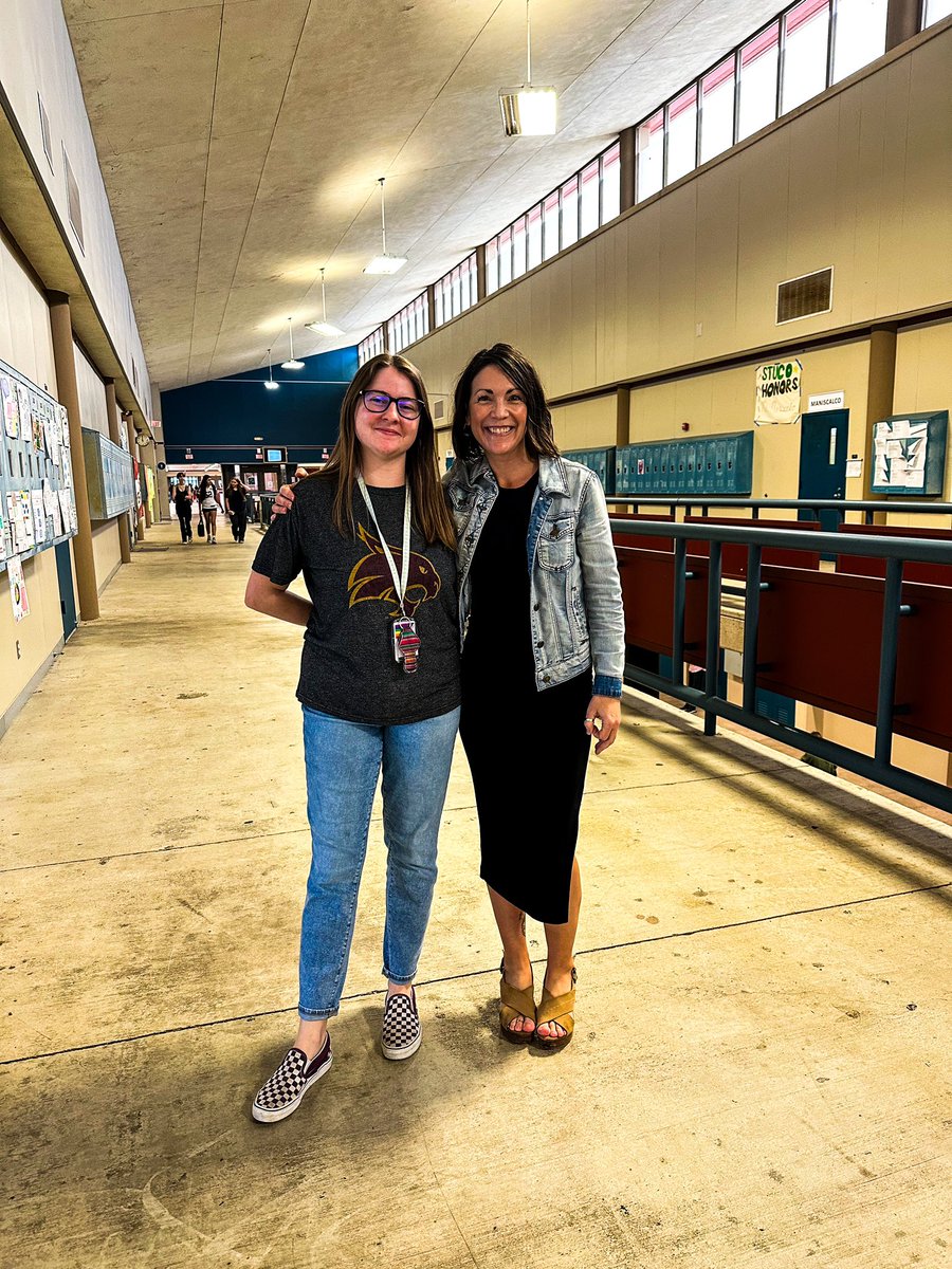 So proud to set this incredible @TXSTCOE student teacher free to graduate and embark on her own educational journey in @WeAreAISD with @AISD_CTE. Next stop… @GMSTigers! Congrats @Mshannahheiser - You’ve got this. 🍎