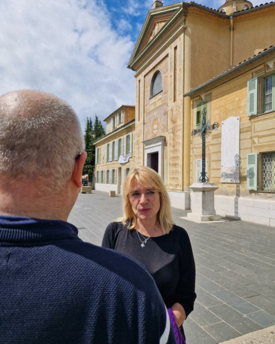 Je suis ravie de reprendre mes visites sur le terrain !

Aujourd’hui, j’ai eu le plaisir d’être accompagnée par @GiaumeJM , que je remercie chaleureusement pour son engagement pour le quartier.

Ensemble, nous avons pu constater les réalisations effectuées Place St Roch,