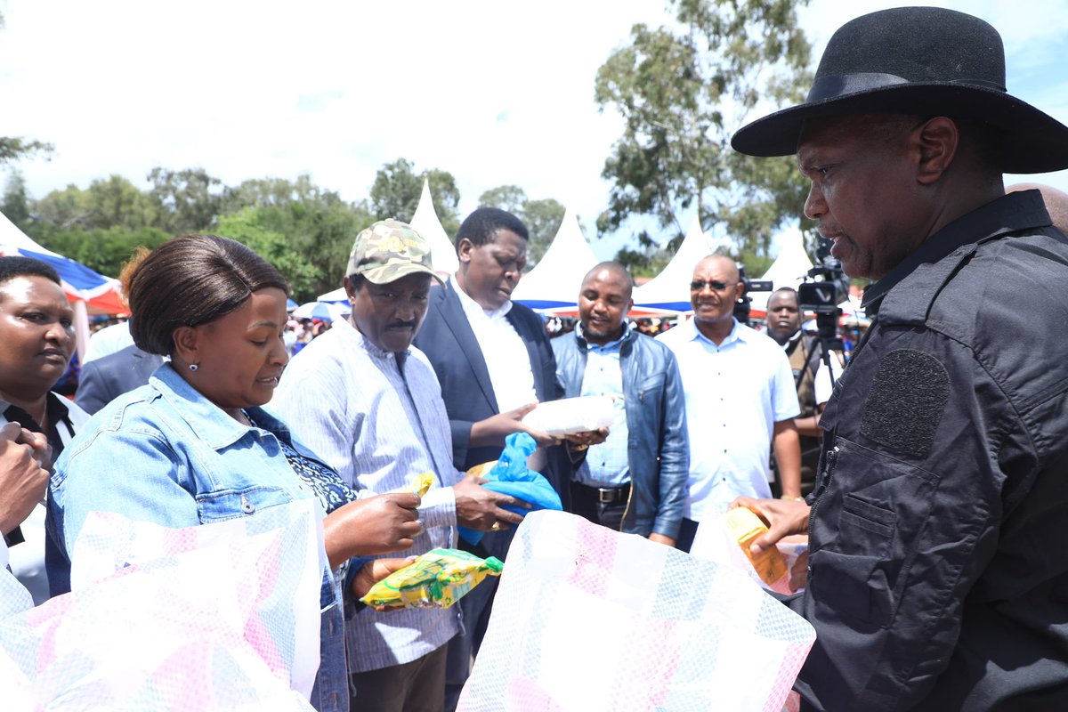 Earlier today, we visited the people of Machakos County with the invitation of H.E @Wavinya_Ndeti. We distributed food, blankets, mattresses, and other material support to families affected by floods, alongside @skmusyoka and @EugeneLWamalwa. This is a national emergency…