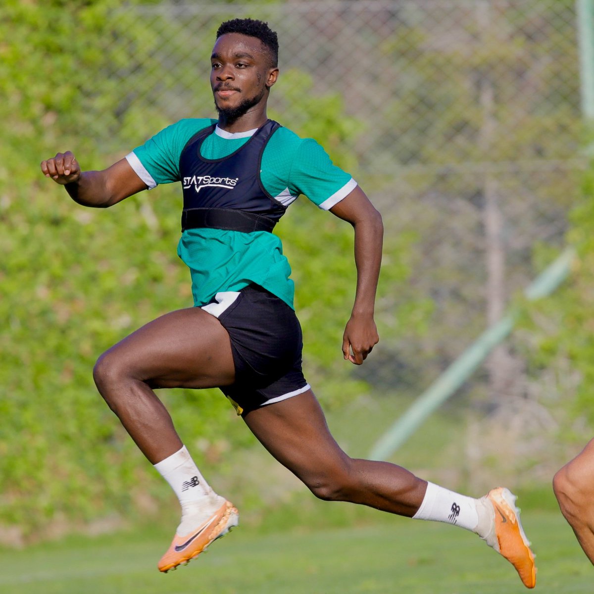 Konyaspor'da sakatlıklarını tamamen atlatan Anderson Niangbo ve Emmanuel Boateng takımla çalışmalara başladı. 

İki oyuncu da şans verilmesi halinde Fenerbahçe maçında forma giyebilecek.