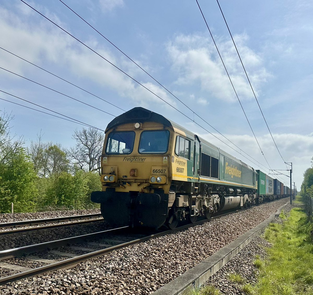 66507 at Crofton on todays 4E30 Felixstowe - Leeds #class66