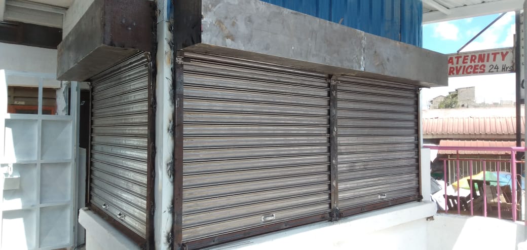 Niaje wasee! 🔹Wale watu wangu wa Stall e.g Town Ngara na Westy mbona uangaike na fundi yuko hapa..🤔 🔹He has roller shutter, Milango and all it's accessories 🔹He's doing installation repair and automations. One of the best I know in town. For inquiries contact: 0713 387065