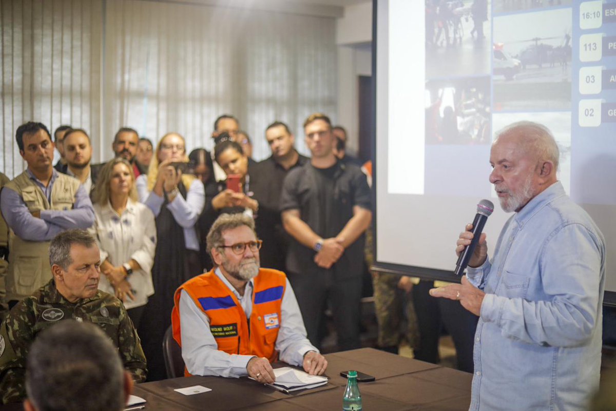 🚨 MEDIDAS DO GOVERNO FEDERAL EM APOIO AO RIO GRANDE DO SUL: ➡️ 626 profissionais das Forças Armadas trabalhando nos resgates. ➡️ 45 viaturas. ➡️ 12 embarcações e botes de resgate enviados pela Marinha e Exército. ➡️ 5 aeronaves. O Governo Federal está de mãos dadas com o…