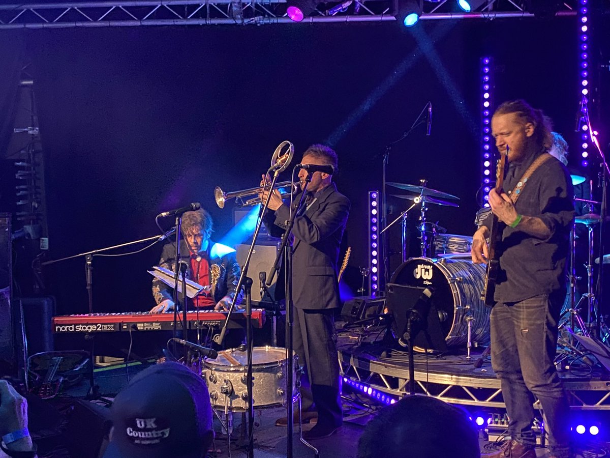 Completely blown away by @EdHarcourt’s magnificent set @Ramblin_Roots, so it’s an easy decision to head to Papillon, Southampton to catch another live set!