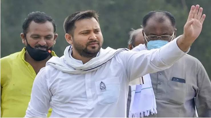 तेजस्वी यादव का सिस्टम ! 

हार जीत तो होनी ही है लेकिन चुनाव में जो हाल तेजस्वी यादव ने भाजपा का कर रखा है कोई और नहीं कर सकता ब्लूटूथ स्पीकर वाला सबसे सही था इस चुनाव में , तेजस्वी का अलग ही सिस्टम है पूरे चुनाव में 
कई दिन तो भाजपा की पूरी कैंपेन क्या खाना है क्या नहीं खाना है