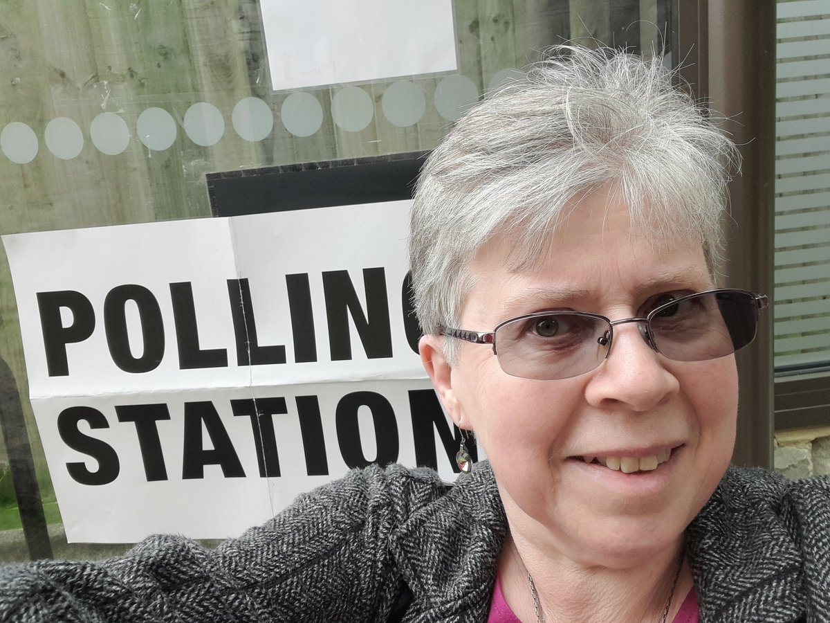 Voted in the #LondonElections2024❎ 🌹 And of course, a #NunsAtPollingStations selfie 😇 And if you haven't yet voted and you can, then DO! Whether you want change or continuity, every ❎️ can #MakeADifference! #LocalElections #PollingDay #Vote