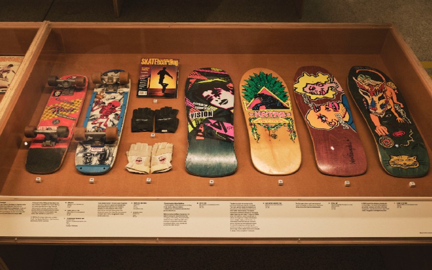 Join us on 11 May for an audio described tour of SKATEBOARD 🛹 Guide Andrew Mashigo will lead this tour of the exhibition SKATEBOARD for blind and visually impaired visitors and their companions. Book now: bit.ly/3QKZhDn