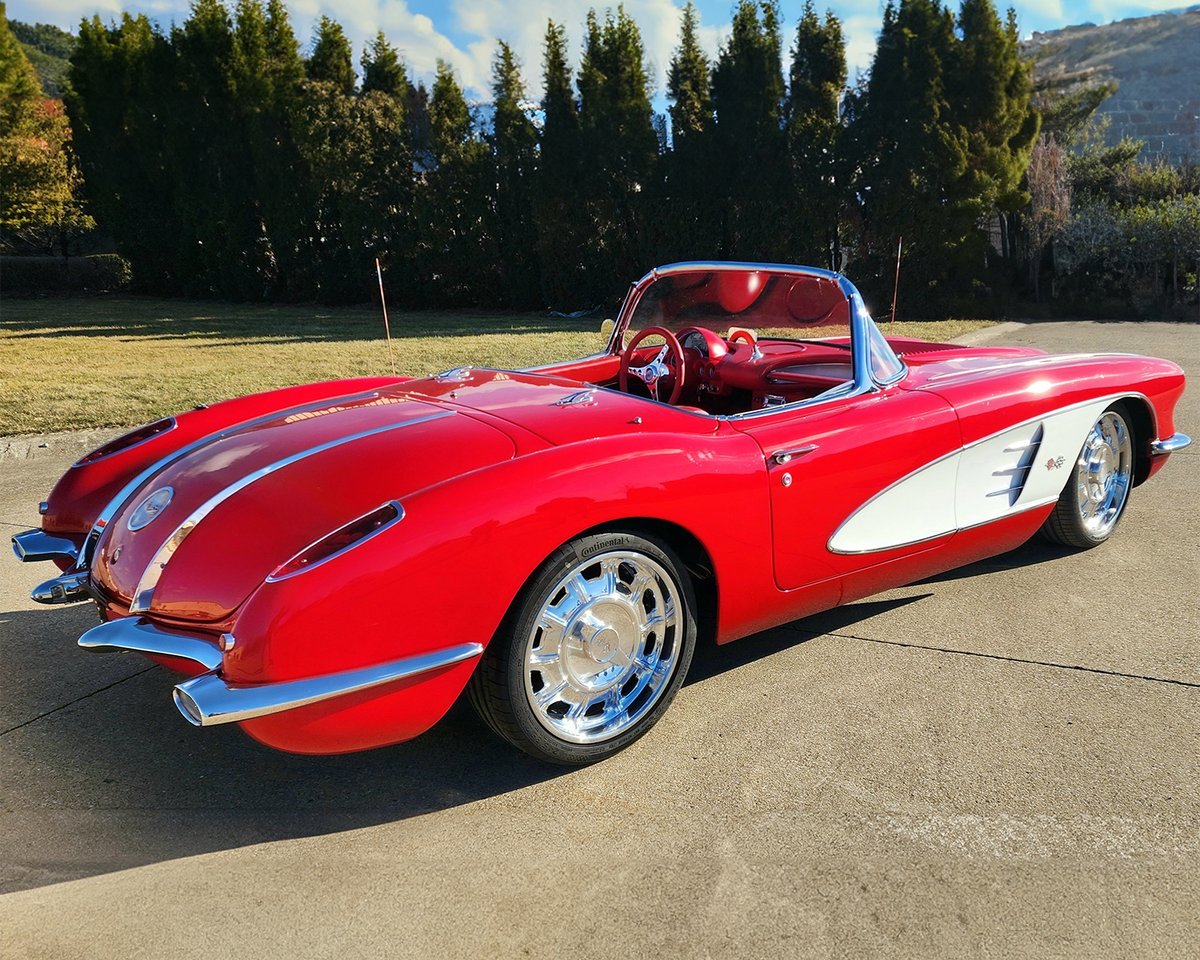 Check out this 1958 @Chevrolet #Corvette #custom convertible! Powered by a 495hp LS3 #V8 engine and 4L65 automatic transmission, it's headed to a new home for $247,500 after selling in #PalmBeach. Learn more: bit.ly/PB24TW-58Chevr…