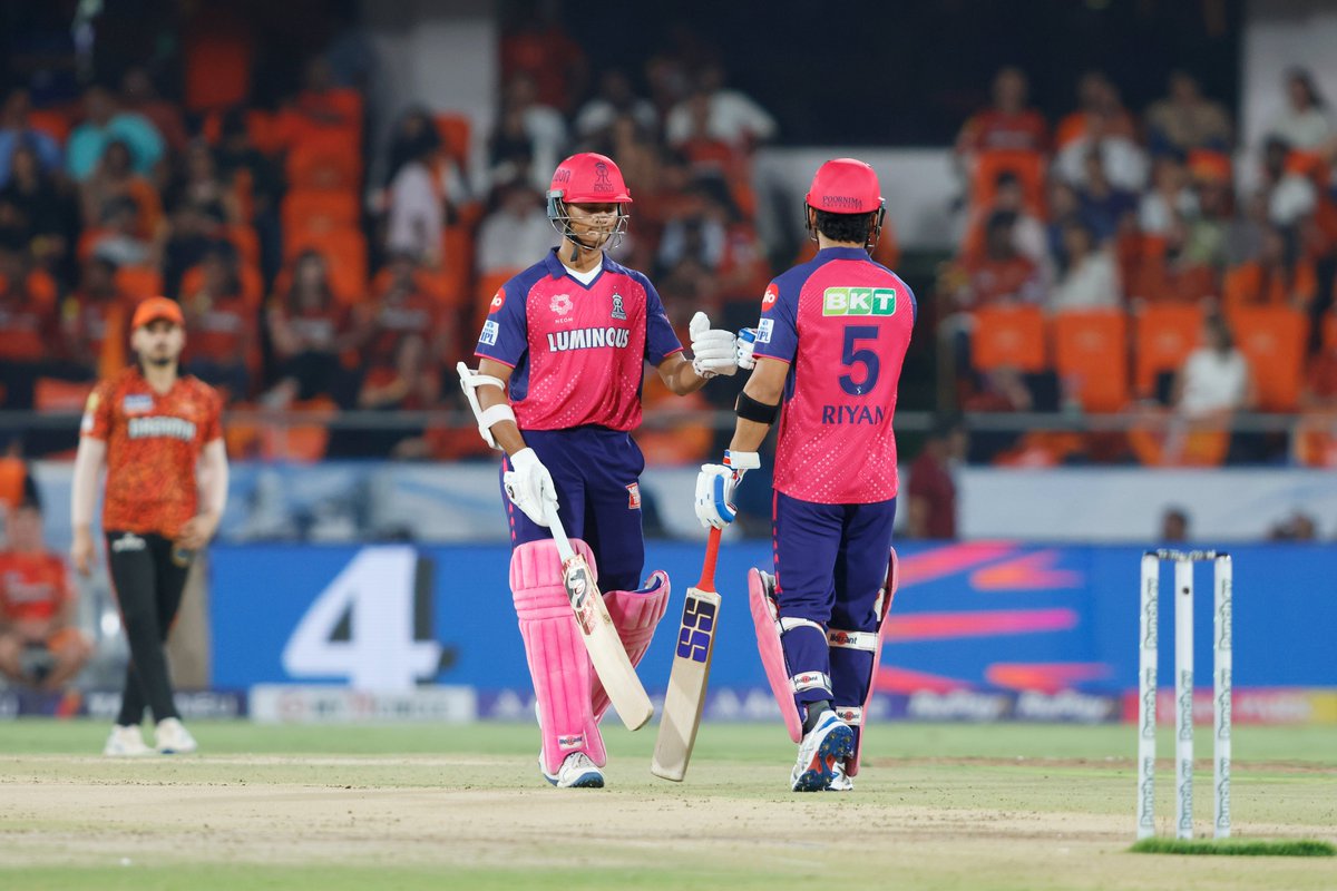 Riyan Parag brings up his 4th fifty of the season! Parag and Jaiswal are taking this game away from SRH. RR: 111/2 in 11 overs #SRHvsRR LIVE ➡️ bit.ly/3USd2CB