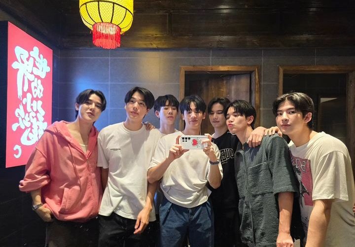 Update

' Harry Potter and the room of secrets '

Cr. tawan_v (IG)

A group of handsome wizards 🧙🏻‍♂️🪄

2MAY MadeMyDay PHUWIN
#phuwintang