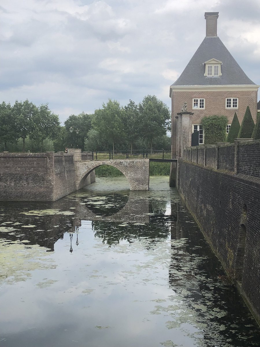 Een nieuwe achtergrondfoto voor mijn account over Nederland. Een doorkijkje bij Kasteel Amerongen, provincie Utrecht. Zicht op bijzondere plekken in ons land. 🙏
