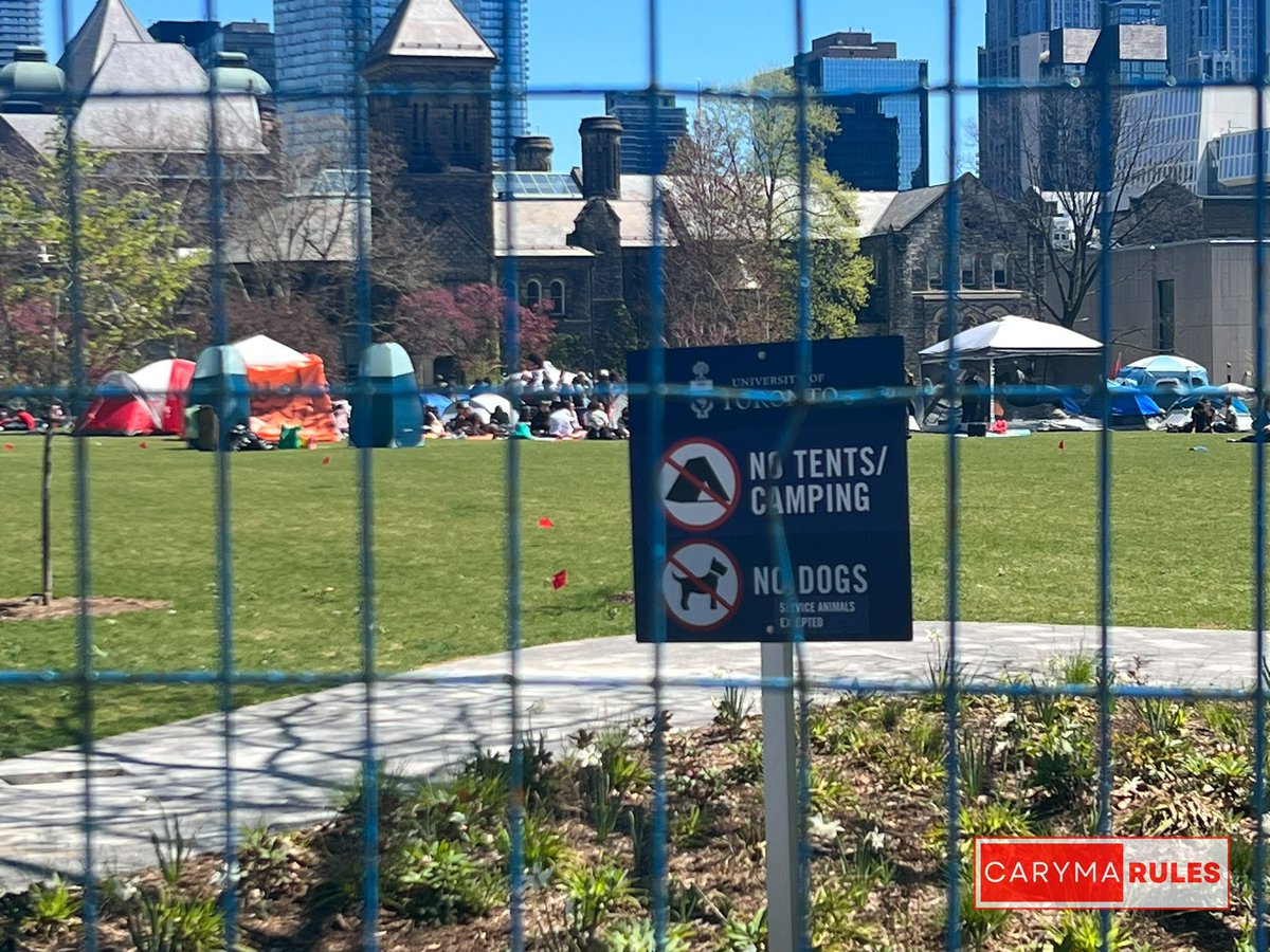 Signage at @UofT does not seem to be having its desired effect. Protesters at People’s Circle for Palestine encampment join a campus movement across North America demanding disclosure and divestment of university assets. #cdnpoli #Toronto #Palestine #Israel #Gaza #ProtestMania