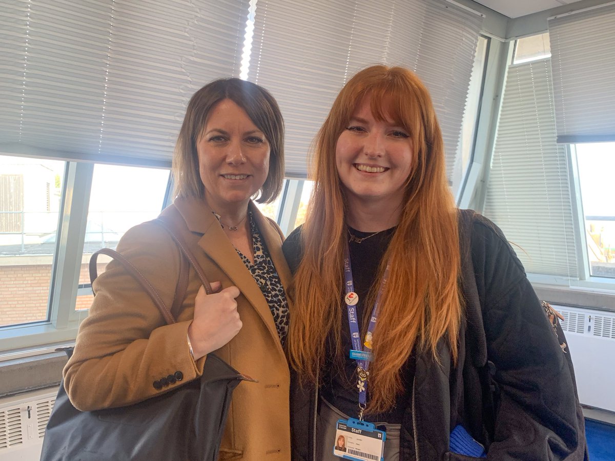 It was great to meet @kellyvere in person today!

She gave a fantastic talk @dundeeuni outlining advancements in the @TechsCommit, @uk_itss and @MI_TechTalent. We also workshopped how best to move forward with the #TechnicianCommitment at Dundee.

An inspiring and productive day!