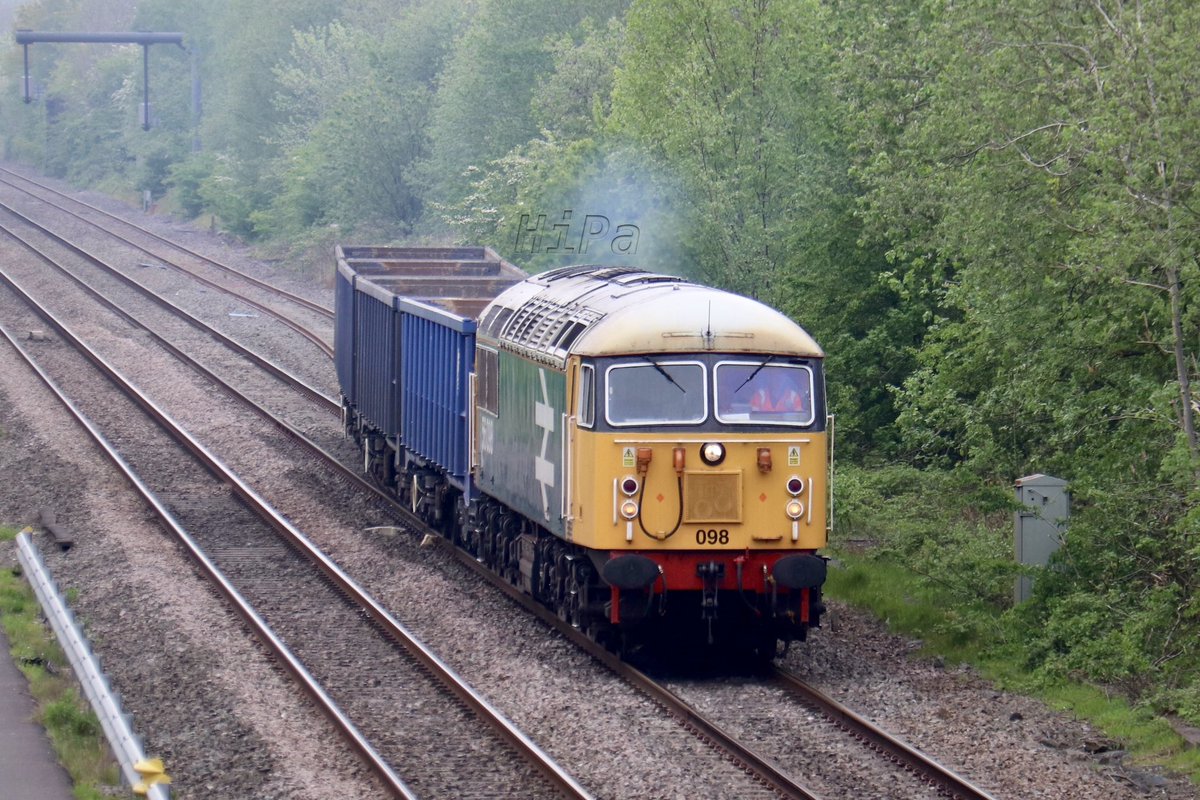 An easy load for GBRf #LargeLogo #Class56 56098 as it hauls DC Rail Freight 4Z64 0915
Derby Chaddesden Sidings > Bristol East Depot from the Down Sunnyhill Loop to the Down Tamworth