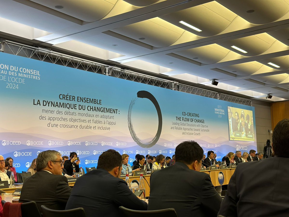 1a jornada del Consejo Ministerial de la OCDE en París. Un diálogo para acordar cambios que intensifiquen la prosperidad compartida. El reto: Que la transición energética y la digitalización atiendan la inclusión, los derechos humanos y la solidaridad. Solo así será progreso.