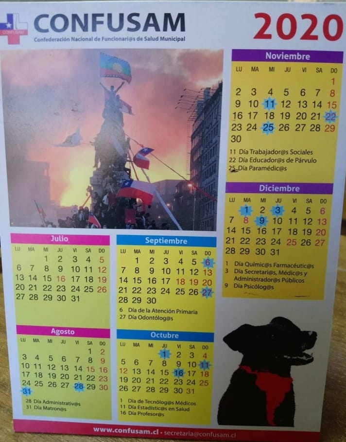 Cuando la @ConfusamChile repartía calendario con la mascota simbólica llamada 'matapacos'.