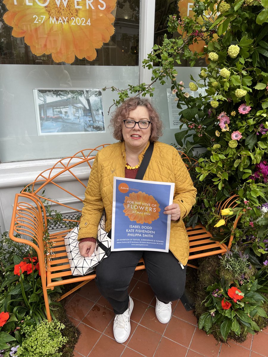 Liberal_Isms's tweet photo. Finally got time to vote today and found this lovely orange bench. Stopped for a quick photo ๐ธ Askew Gallery: For the Love of Flowers. CPArchitects @HFLibDems @Christophe4WC #RobCan @HinaBokhariLD @LondonLibDems https://t.co/onSFY0Z0ad