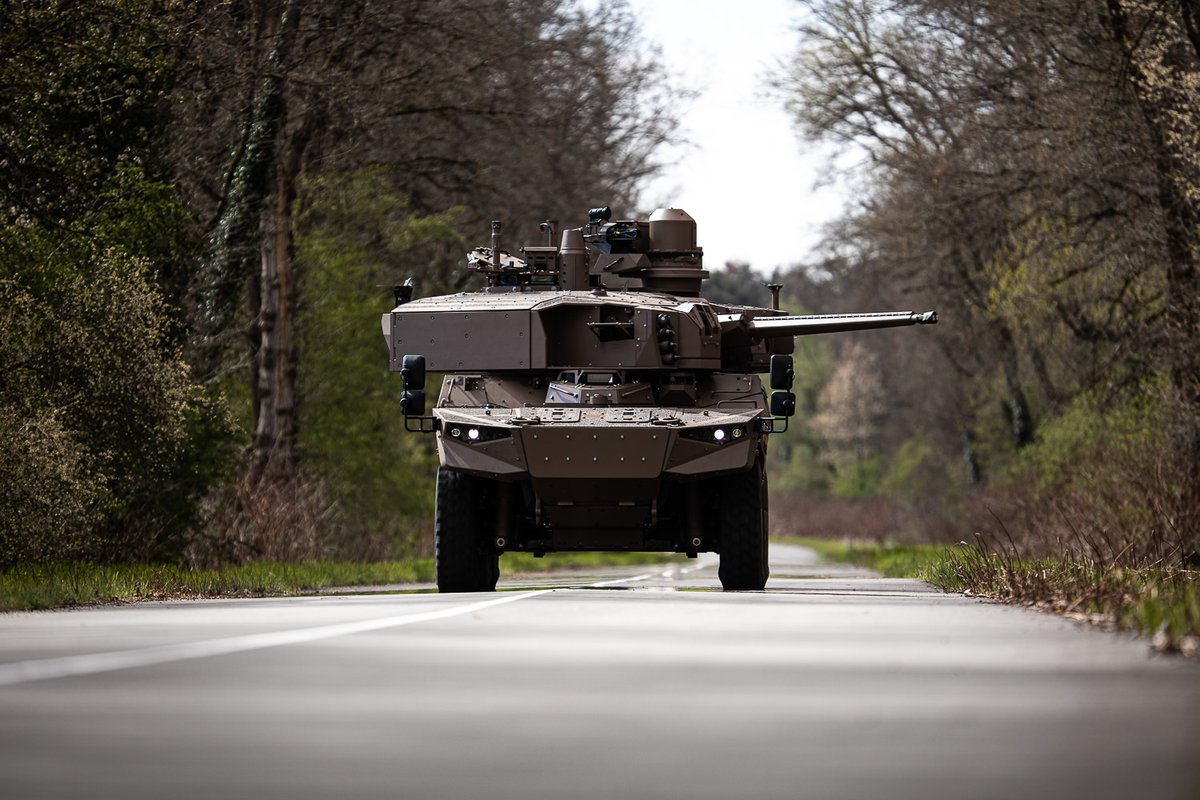 L’ EBRC #JAGUAR est un engin blindé équipé d’une tourelle de 40mm. Doté de missiles antichars MMP, il peut atteindre des cibles jusqu’à 4000m. The EBRC JAGUAR is an armoured vehicle equipped with a 40mm turret. With MMP anti-tank missiles, it can reach targets up to 4000m.