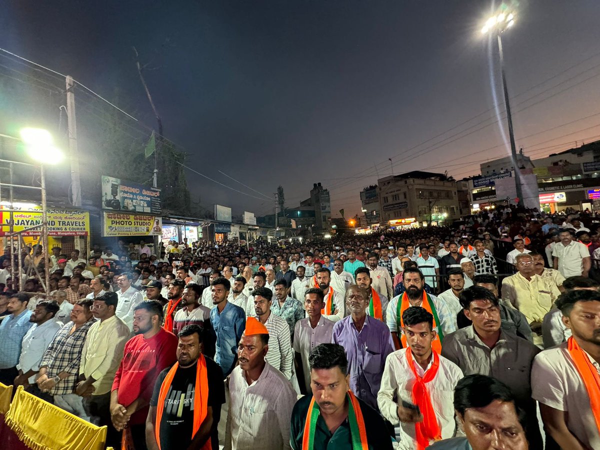 In Yuva Samavesha in Meenakshi Chowk in Bijapur PC today, thousands of youth gathered in support of @BJP4Karnataka’s winning candidate of Bijapur PC, Shri @mpbijapur avl & our Hon PM Shri @narendramodi avl. @dheerajmuniraj @BYVijayendra